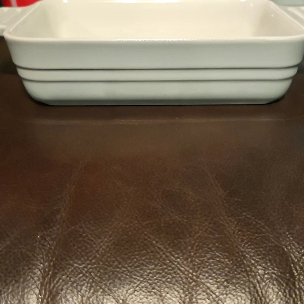 Le Creuset  Rectangular Baking Dish - Picture 5 of 10